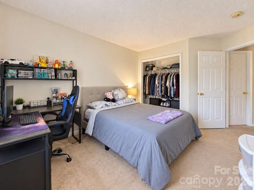 15751 Southern Garden Lane, Charlotte, NC 28278.  MLS# CAR4429361, YatesRealty ID 54685. 