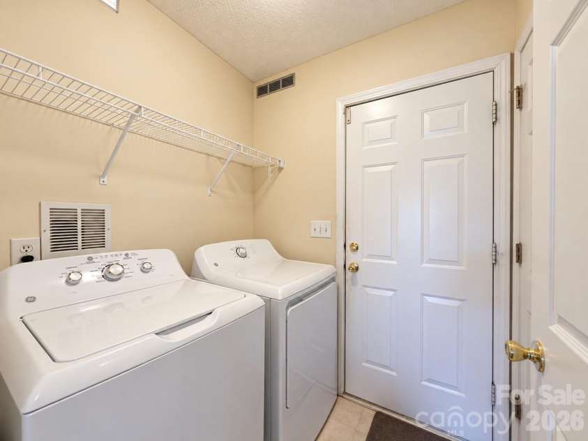 15751 Southern Garden Lane, Charlotte, NC 28278.  MLS# CAR4429361, YatesRealty ID 54685. 