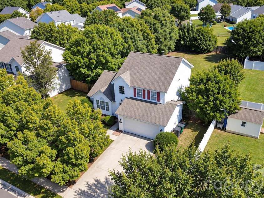 15751 Southern Garden Lane, Charlotte, NC 28278.  MLS# CAR4429361, YatesRealty ID 54685. 