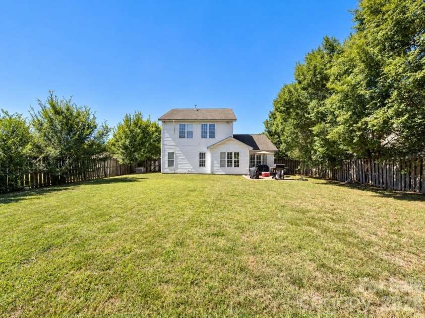 15751 Southern Garden Lane, Charlotte, NC 28278.  MLS# CAR4429361, YatesRealty ID 54685. 