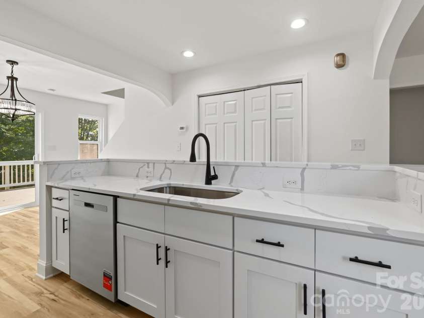 2825 Mayfair Avenue, Charlotte, NC 28208.  MLS# CAR4430334, YatesRealty ID 54687. 