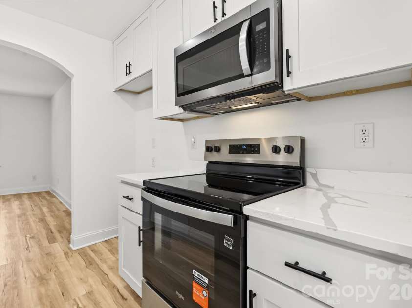 2825 Mayfair Avenue, Charlotte, NC 28208.  MLS# CAR4430334, YatesRealty ID 54687. 