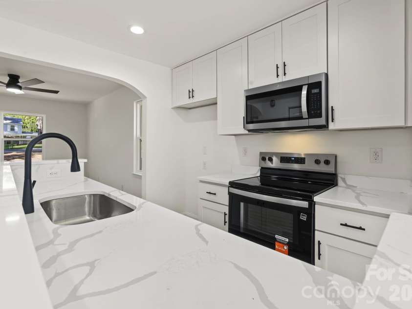 2825 Mayfair Avenue, Charlotte, NC 28208.  MLS# CAR4430334, YatesRealty ID 54687. 