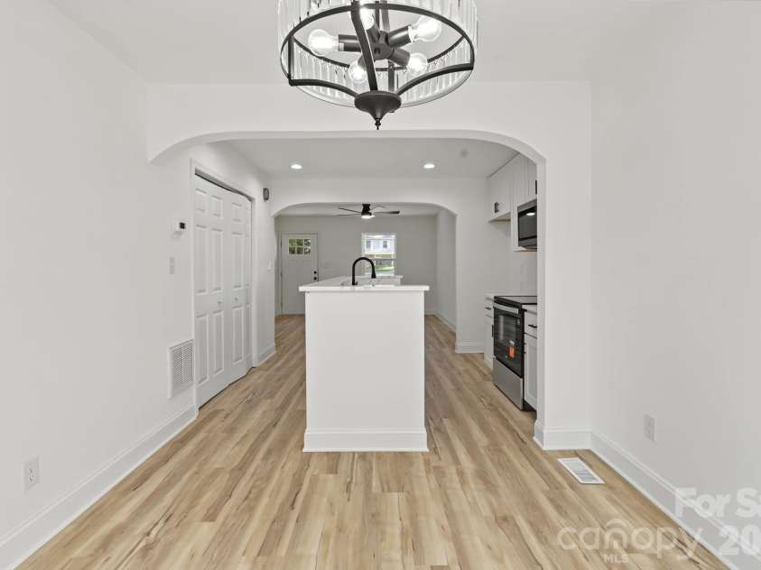 2825 Mayfair Avenue, Charlotte, NC 28208.  MLS# CAR4430334, YatesRealty ID 54687. 