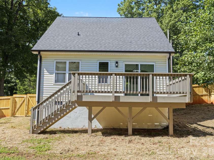 2825 Mayfair Avenue, Charlotte, NC 28208.  MLS# CAR4430334, YatesRealty ID 54687. 