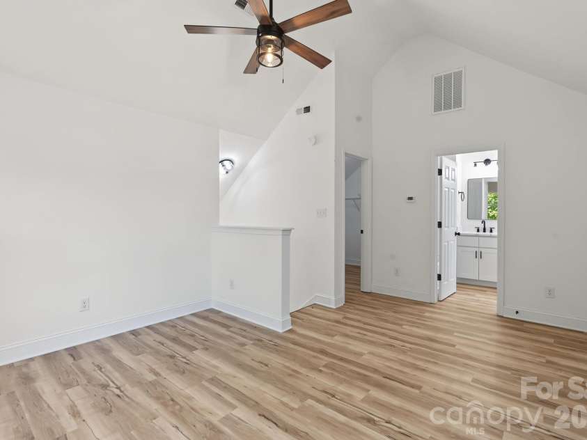 2825 Mayfair Avenue, Charlotte, NC 28208.  MLS# CAR4430334, YatesRealty ID 54687. Upstairs