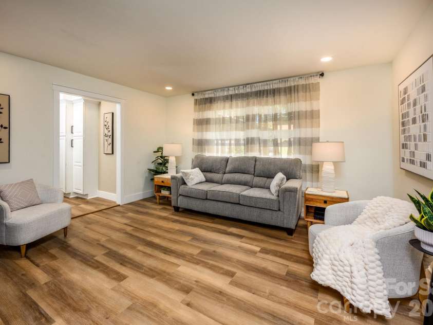 508 Berkshire Drive, Statesville, NC 28677.  MLS# CAR4427324, YatesRealty ID 54689. 