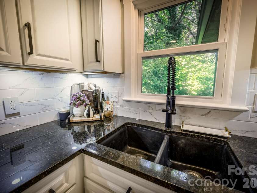 508 Berkshire Drive, Statesville, NC 28677.  MLS# CAR4427324, YatesRealty ID 54689. 