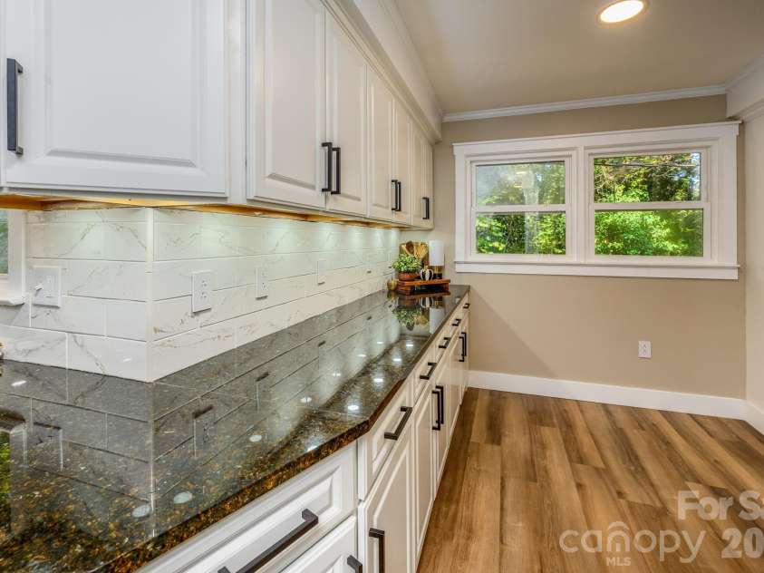 508 Berkshire Drive, Statesville, NC 28677.  MLS# CAR4427324, YatesRealty ID 54689. 