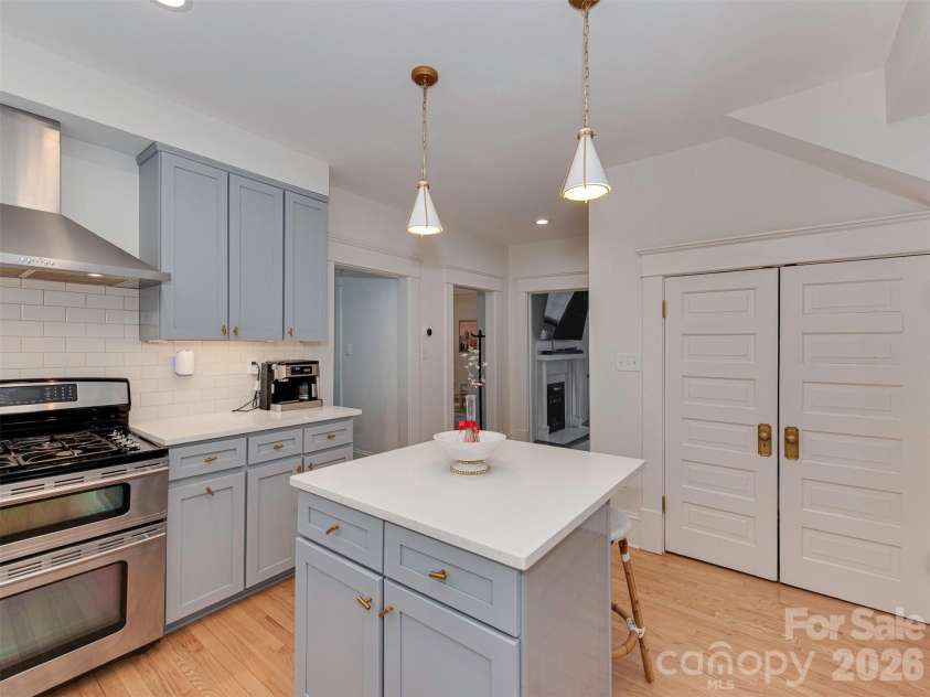 720 Clement Avenue, Charlotte, NC 28204.  MLS# CAR4347577, YatesRealty ID 5469. 
