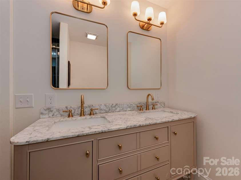 720 Clement Avenue, Charlotte, NC 28204.  MLS# CAR4347577, YatesRealty ID 5469. 