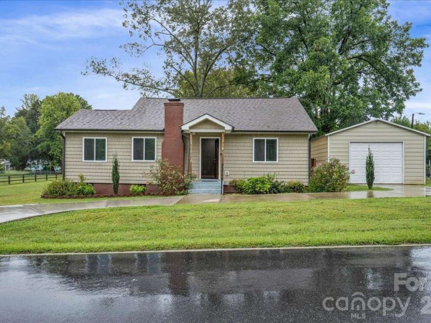 1005 Noles Drive, Mount Holly, NC 28120.  MLS# CAR4430700, YatesRealty ID 54692. 