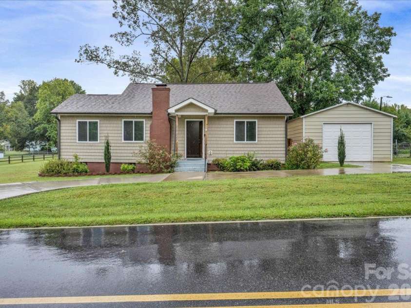 1005 Noles Drive, Mount Holly, NC 28120.  MLS# CAR4430700, YatesRealty ID 54692. 