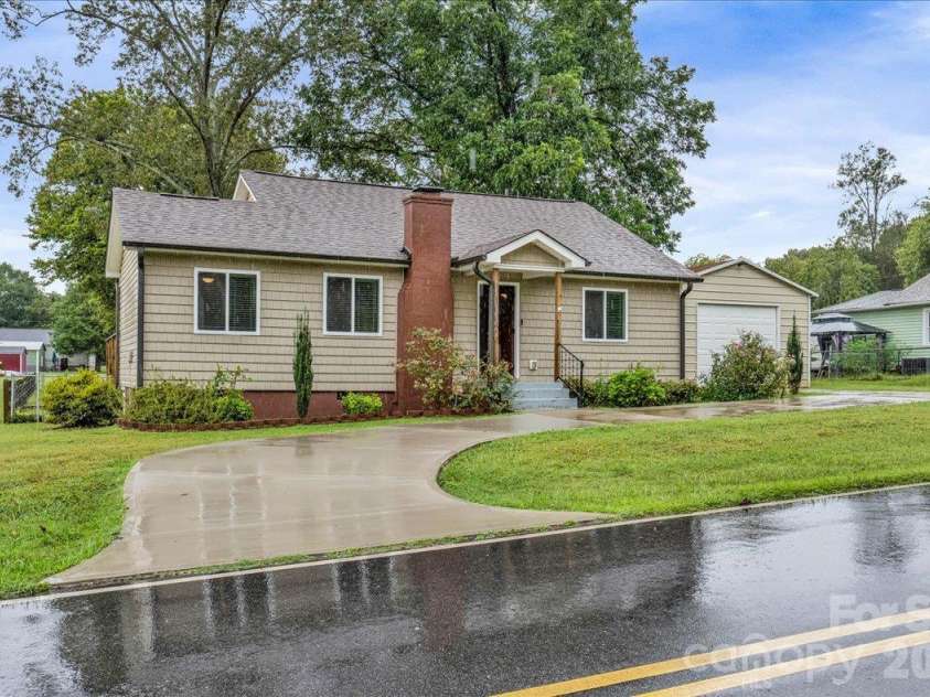 1005 Noles Drive, Mount Holly, NC 28120.  MLS# CAR4430700, YatesRealty ID 54692. 