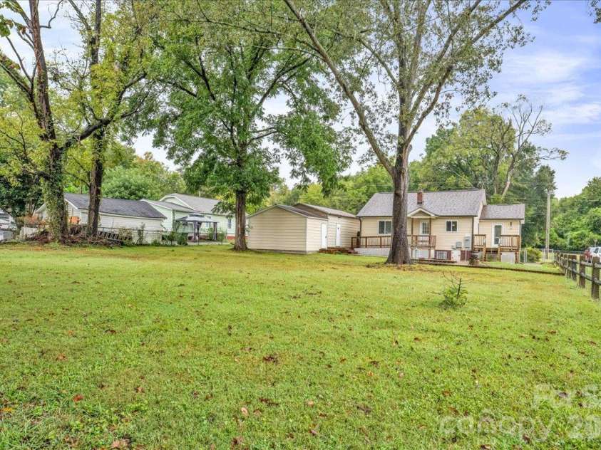 1005 Noles Drive, Mount Holly, NC 28120.  MLS# CAR4430700, YatesRealty ID 54692. 