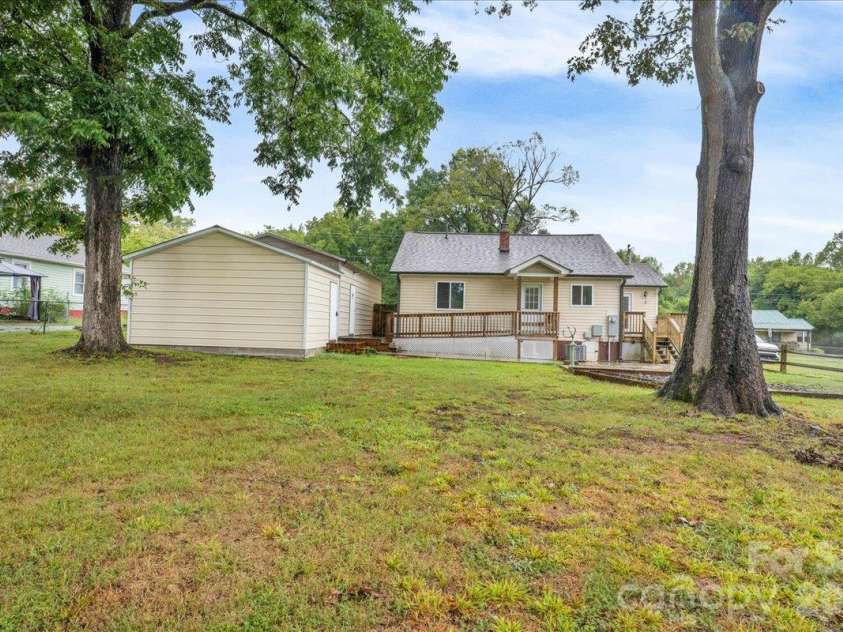 1005 Noles Drive, Mount Holly, NC 28120.  MLS# CAR4430700, YatesRealty ID 54692. 