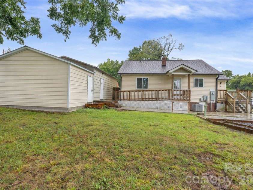1005 Noles Drive, Mount Holly, NC 28120.  MLS# CAR4430700, YatesRealty ID 54692. 