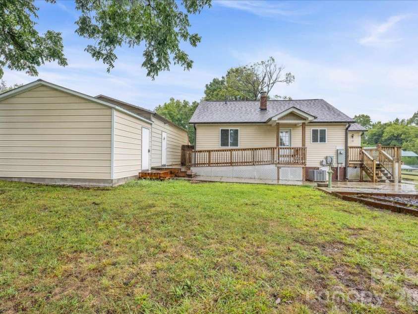 1005 Noles Drive, Mount Holly, NC 28120.  MLS# CAR4430700, YatesRealty ID 54692. 