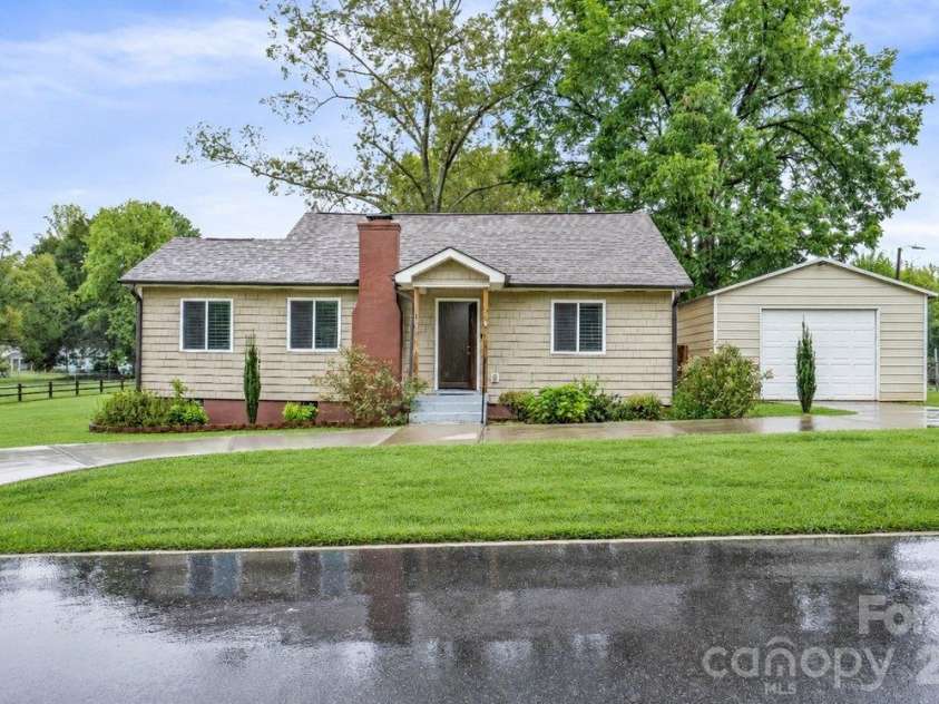 1005 Noles Drive, Mount Holly, NC 28120.  MLS# CAR4430700, YatesRealty ID 54692. 
