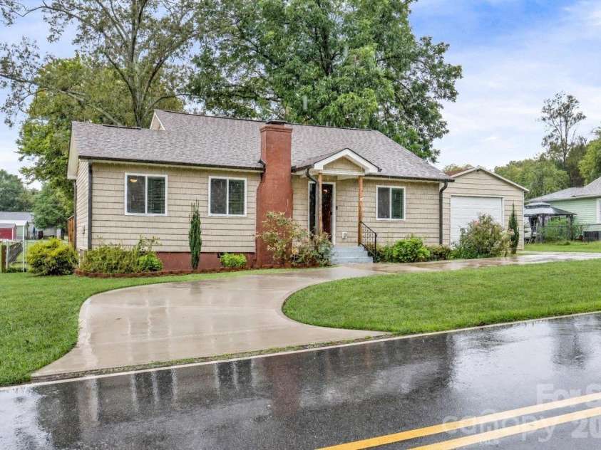 1005 Noles Drive, Mount Holly, NC 28120.  MLS# CAR4430700, YatesRealty ID 54692. 