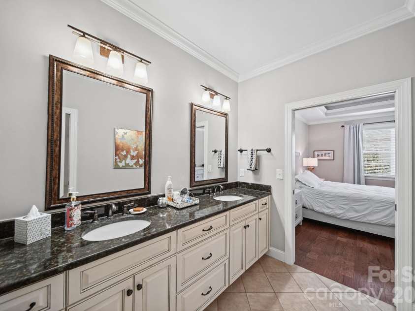 2367 Stardust Court, Denver, NC 28037.  MLS# CAR4429060, YatesRealty ID 54693. Primary Bathroom