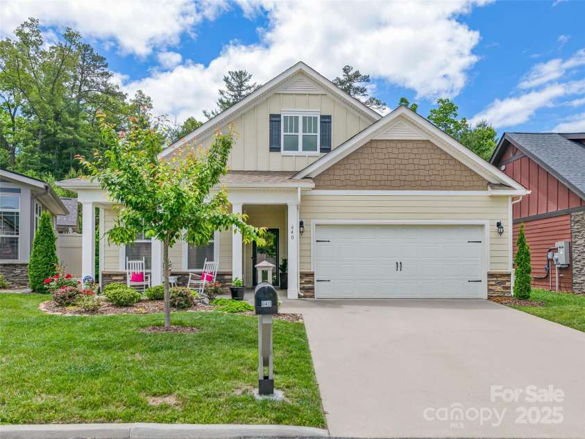 640 Summerfield Place, Flat Rock, NC 28731.  MLS# CAR4334222, YatesRealty ID 54694. 