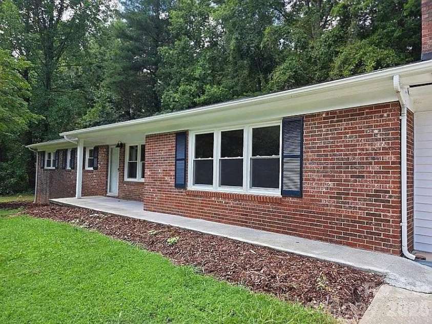 3828 Stroupe Street, Morganton, NC 28655.  MLS# CAR4427151, YatesRealty ID 54696. 