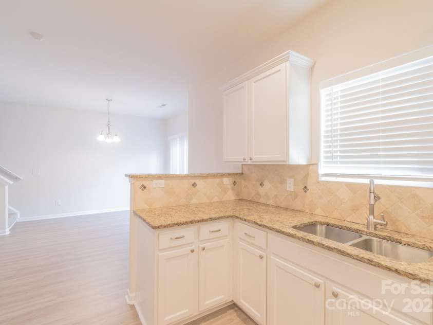 2009 Amos Oaks Lane, Charlotte, NC 28215.  MLS# CAR4238692, YatesRealty ID 5470. 