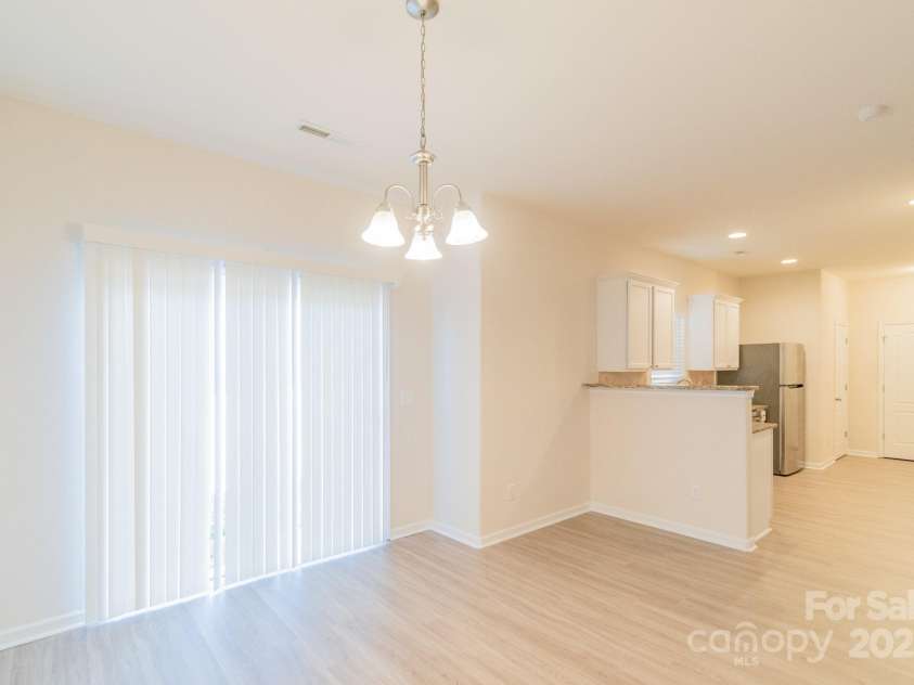 2009 Amos Oaks Lane, Charlotte, NC 28215.  MLS# CAR4238692, YatesRealty ID 5470. 