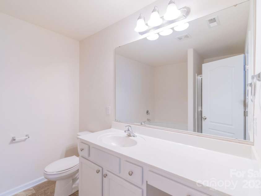 2009 Amos Oaks Lane, Charlotte, NC 28215.  MLS# CAR4238692, YatesRealty ID 5470. 
