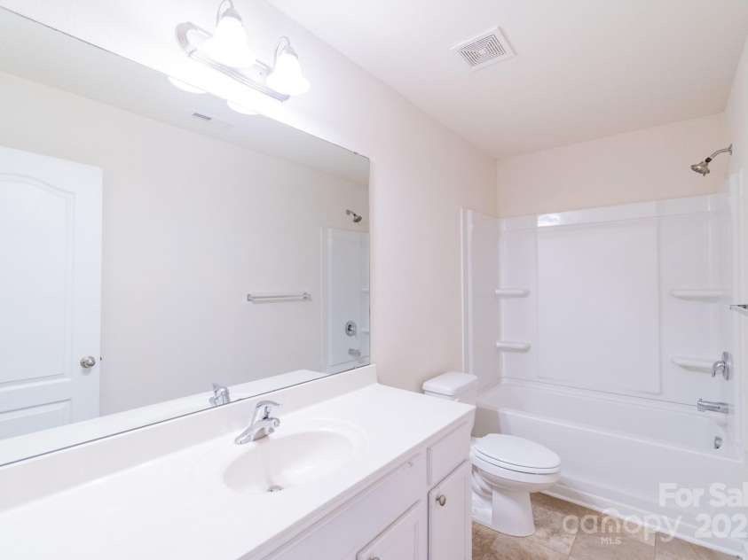 2009 Amos Oaks Lane, Charlotte, NC 28215.  MLS# CAR4238692, YatesRealty ID 5470. 
