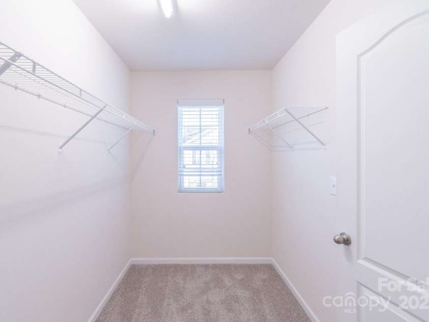 2009 Amos Oaks Lane, Charlotte, NC 28215.  MLS# CAR4238692, YatesRealty ID 5470. 