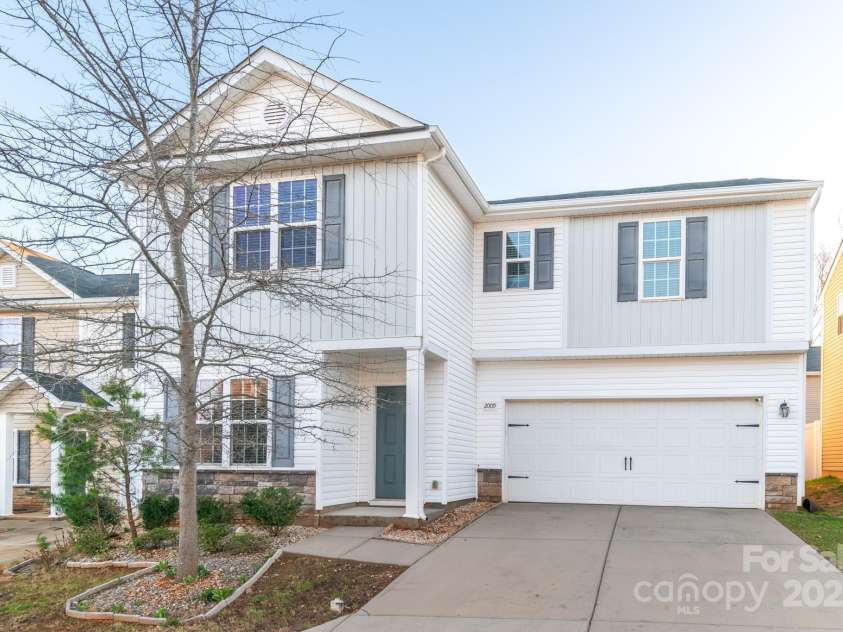 2009 Amos Oaks Lane, Charlotte, NC 28215.  MLS# CAR4238692, YatesRealty ID 5470. 