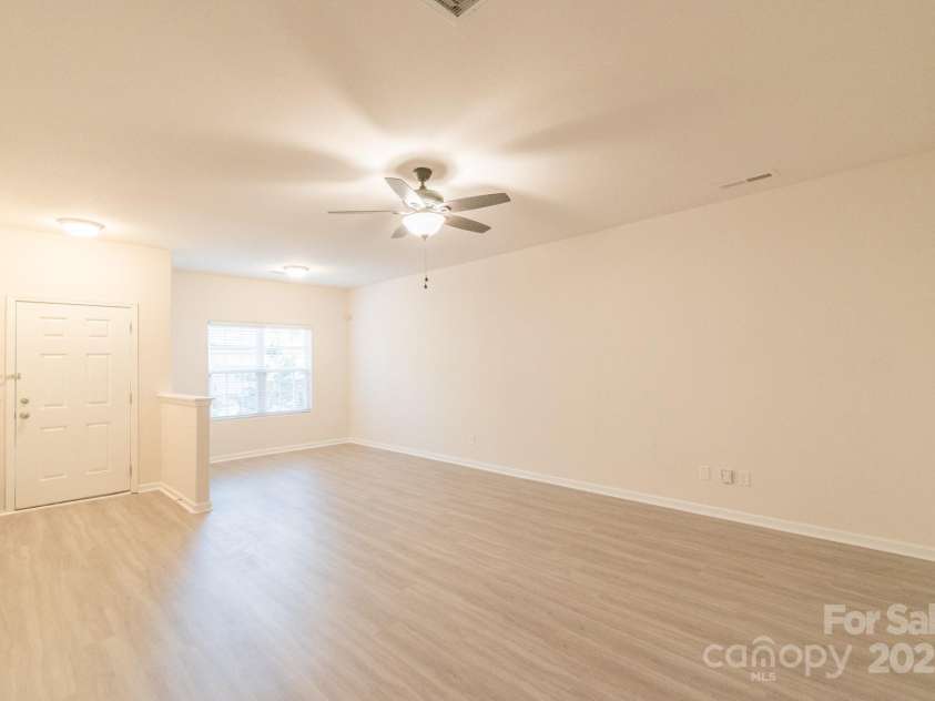 2009 Amos Oaks Lane, Charlotte, NC 28215.  MLS# CAR4333697, YatesRealty ID 5470. 