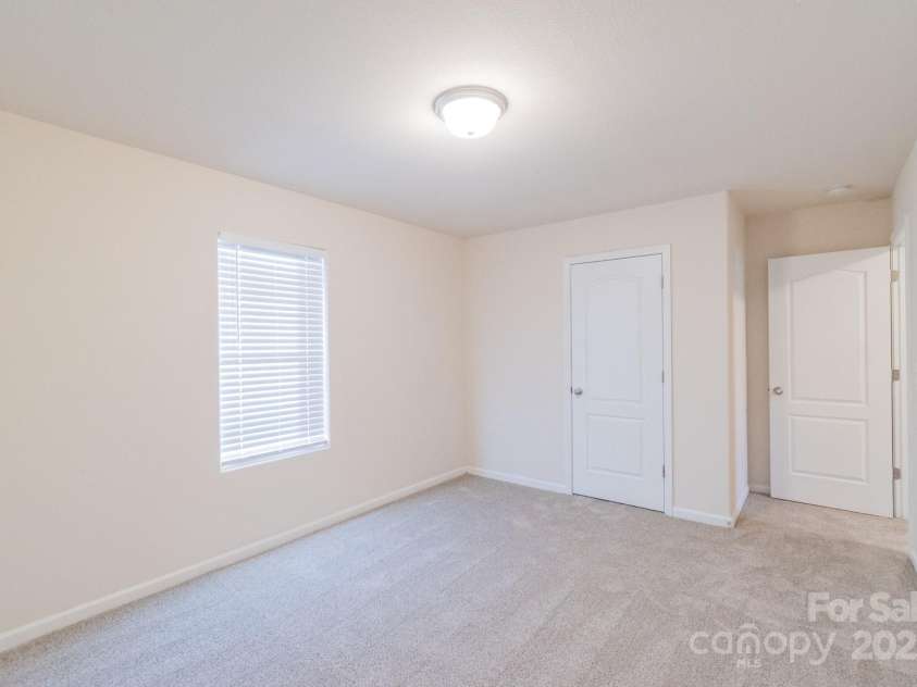 2009 Amos Oaks Lane, Charlotte, NC 28215.  MLS# CAR4333697, YatesRealty ID 5470. 