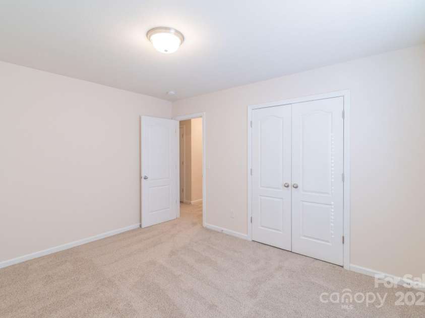 2009 Amos Oaks Lane, Charlotte, NC 28215.  MLS# CAR4333697, YatesRealty ID 5470. 