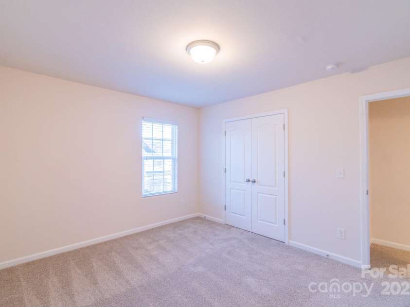 2009 Amos Oaks Lane, Charlotte, NC 28215.  MLS# CAR4333697, YatesRealty ID 5470. 