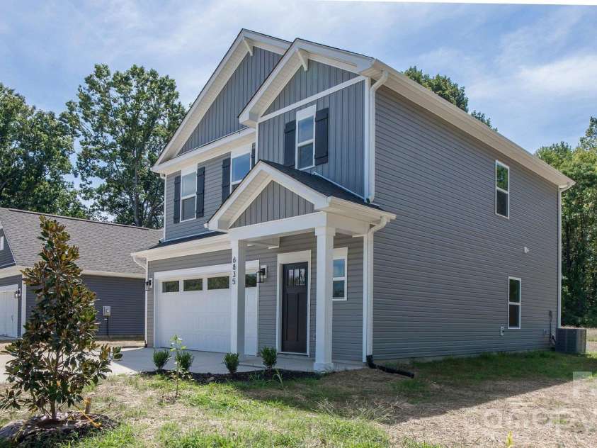 6835 Mint Street, Charlotte, NC 28214.  MLS# CAR4431176, YatesRealty ID 54701. 