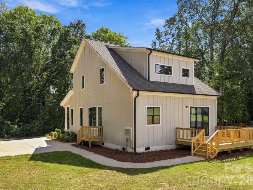 208 Excelsior Street, Belmont, NC 28012.  MLS# CAR4431167, YatesRealty ID 54702. 
