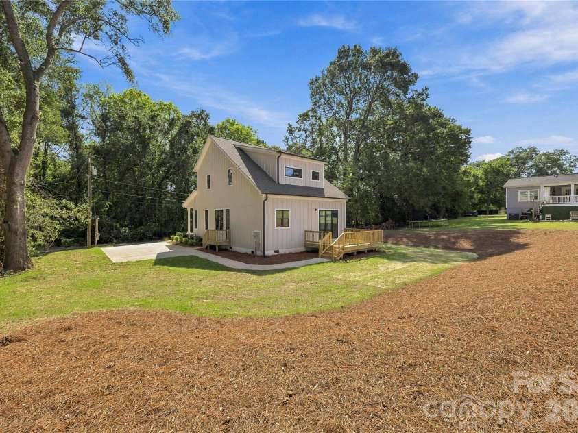 208 Excelsior Street, Belmont, NC 28012.  MLS# CAR4431167, YatesRealty ID 54702. 