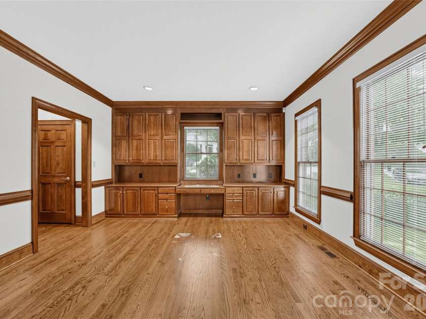 3715 Monique Lane, Charlotte, NC 28210.  MLS# CAR4430980, YatesRealty ID 54707. 