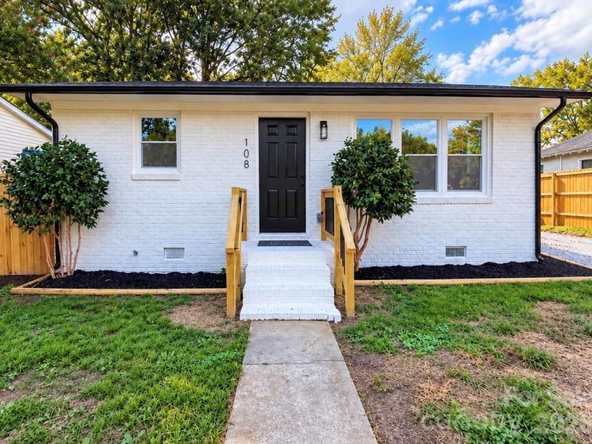 108 Willow Lake Road, Lancaster, SC 29720.  MLS# CAR4431131, YatesRealty ID 54709. 