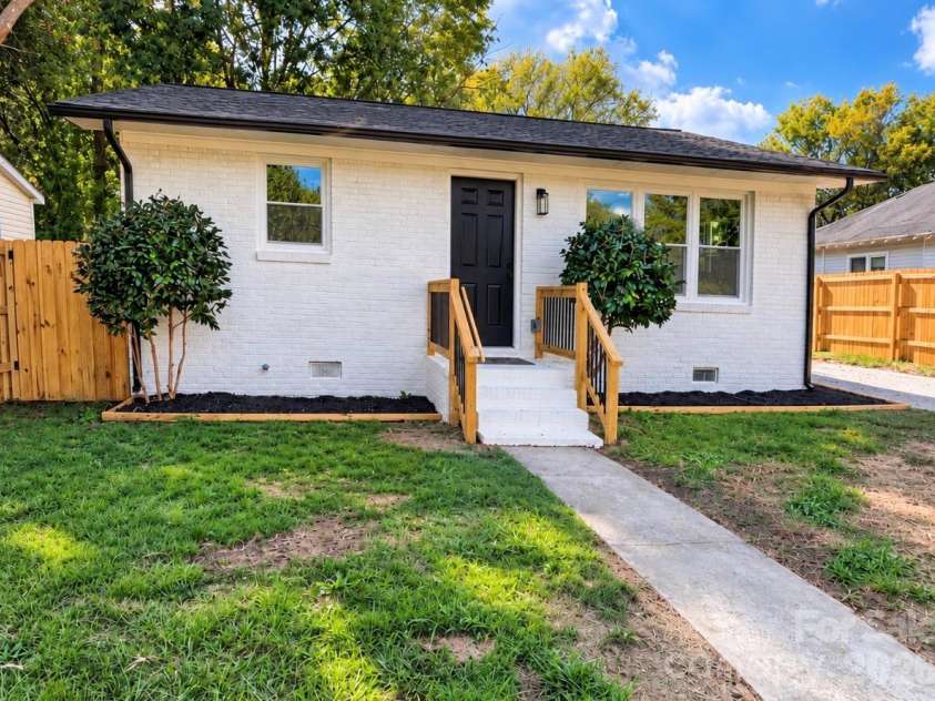 108 Willow Lake Road, Lancaster, SC 29720.  MLS# CAR4431131, YatesRealty ID 54709. 