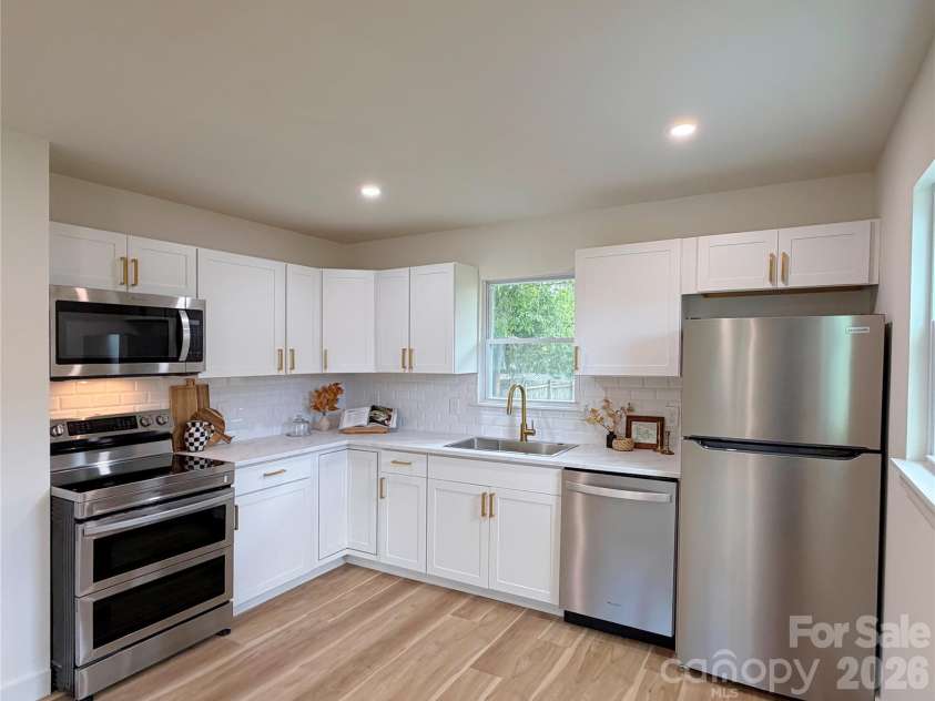 108 Willow Lake Road, Lancaster, SC 29720.  MLS# CAR4431131, YatesRealty ID 54709. 