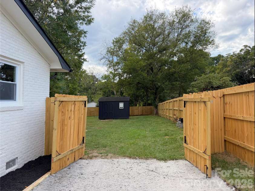 108 Willow Lake Road, Lancaster, SC 29720.  MLS# CAR4431131, YatesRealty ID 54709. 