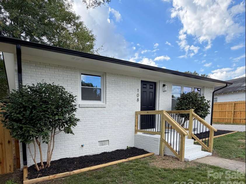 108 Willow Lake Road, Lancaster, SC 29720.  MLS# CAR4431131, YatesRealty ID 54709. 