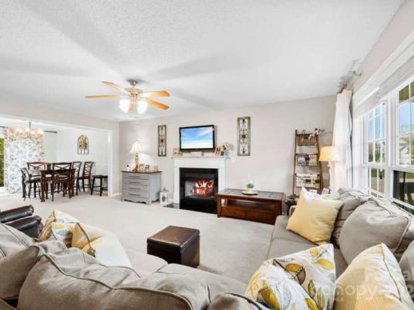 4380 Timberwood Drive, Gastonia, NC 28052.  MLS# CAR4241160, YatesRealty ID 5471. Living/Family Room
