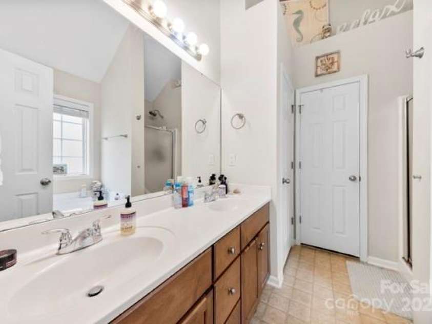 4380 Timberwood Drive, Gastonia, NC 28052.  MLS# CAR4241160, YatesRealty ID 5471. Primary Bath