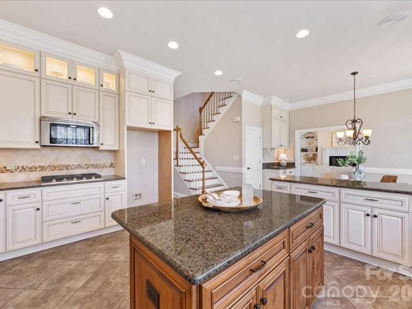 6241 Glynmoor Lakes Drive, Charlotte, NC 28277.  MLS# CAR4358528, YatesRealty ID 5471. 
