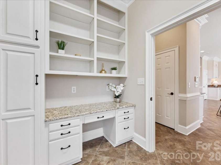 6241 Glynmoor Lakes Drive, Charlotte, NC 28277.  MLS# CAR4358528, YatesRealty ID 5471. 